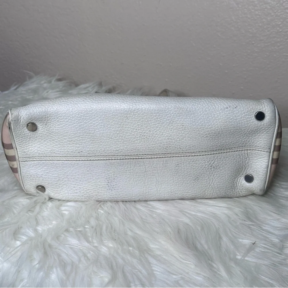 Elegant Burberry White Leather Tote Bag - Picture 11 of 16